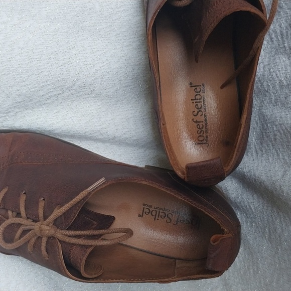 Josef Seibel Size 42 (8.5)